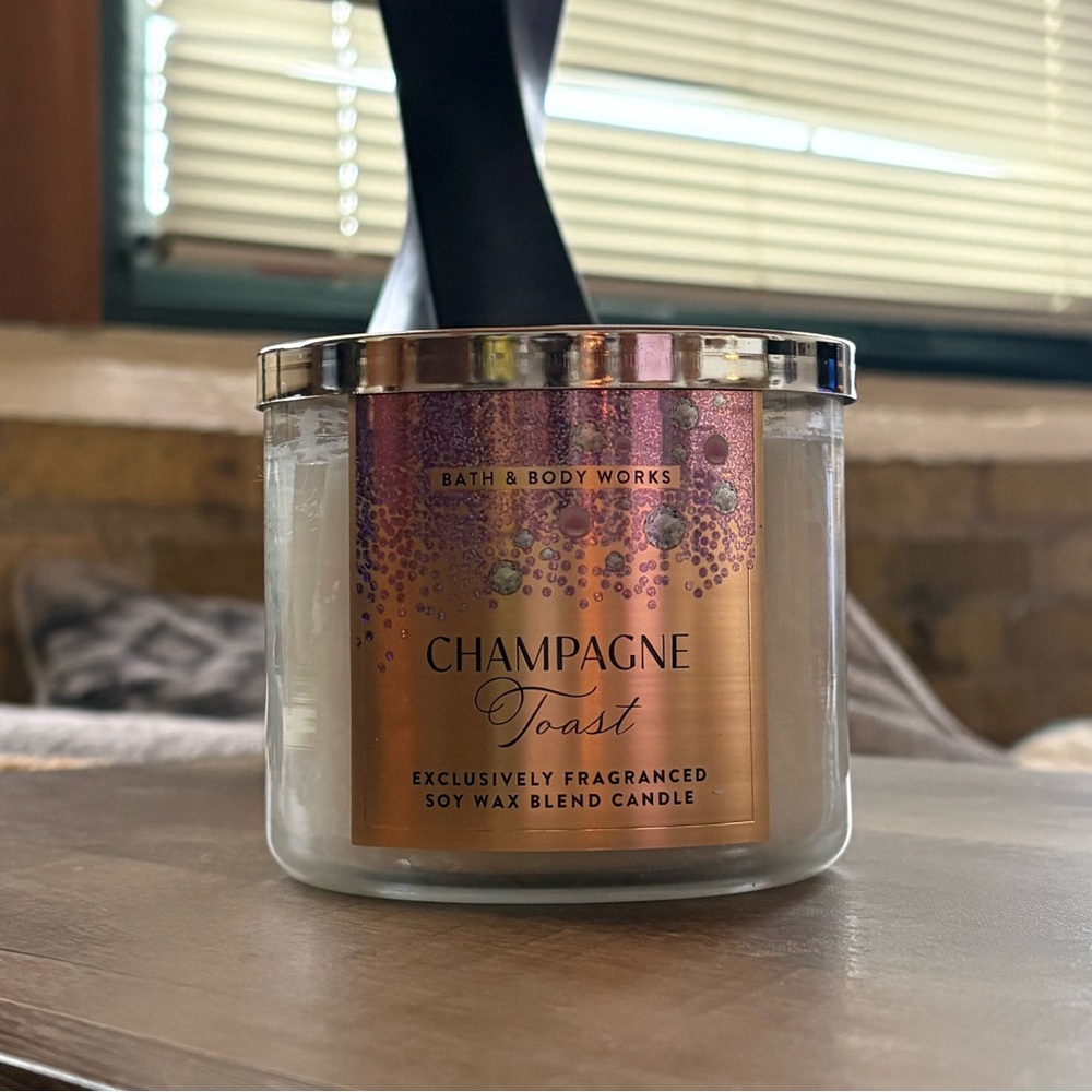 Bath & Body Works Champagne Toast Soy Wax Blend Candle
